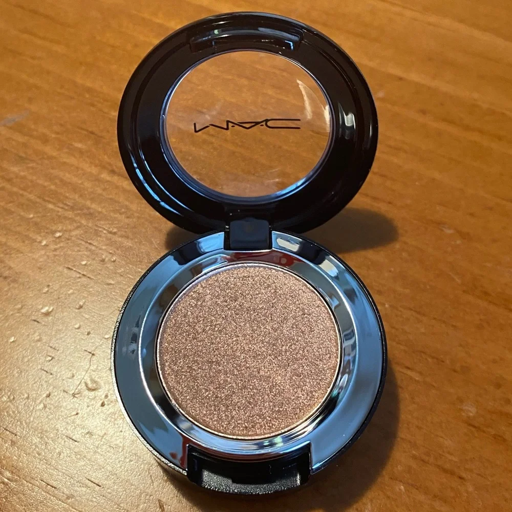 MAC Dazzleshadow Extreme Eyeshadow